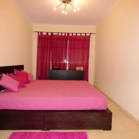 Spacious With Balcony Apartmán